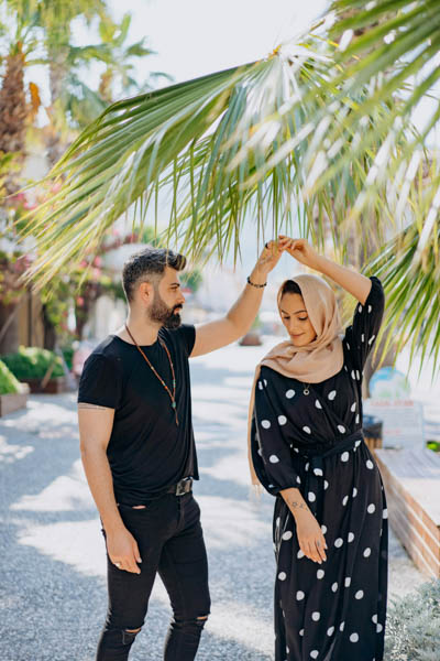 idei de posing - couple photography - fata care editeaza