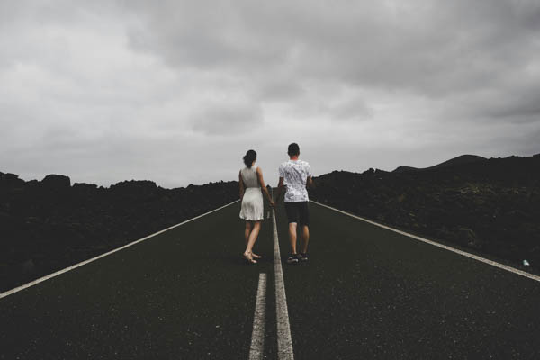 idei de posing - couple photography - fata care editeaza