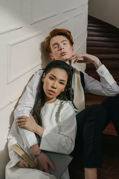 idei de posing - couple photography - fata care editeaza
