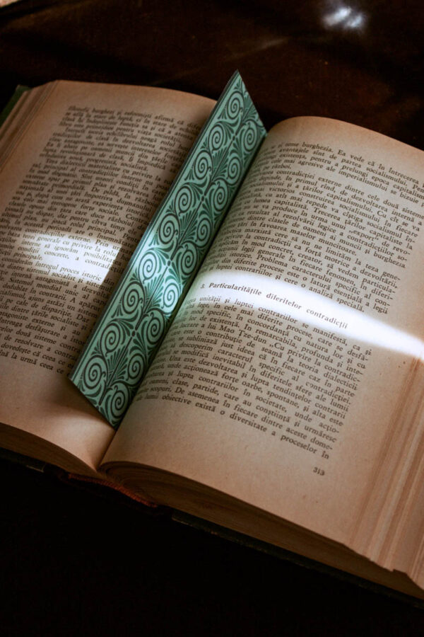 vintage bookmark set - print it yourself - fata care editează